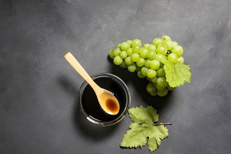 خرید شیره انگور سیاه و خواص آن برای سلامتی بدن